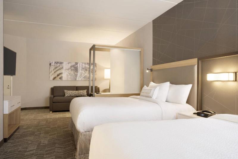 Queen Suite image 4