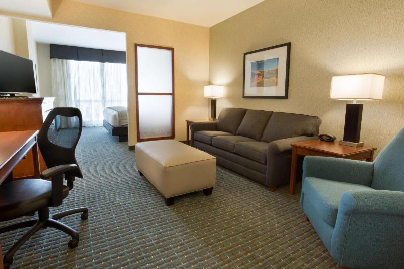 Deluxe King Room with Sofa Bed image 1