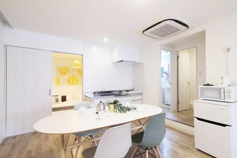 b hotel Nikke - 2BR Apt for 10ppl near Hondori Shopping - image 5