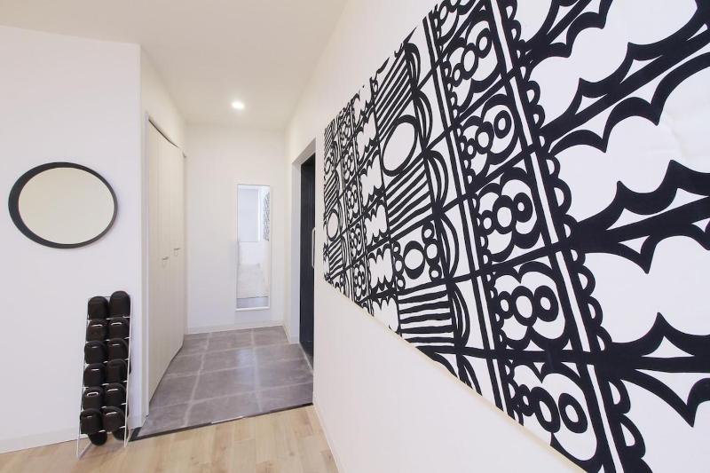 b hotel Nikke - 2BR Apt for 10ppl near Hondori Shopping - image 9