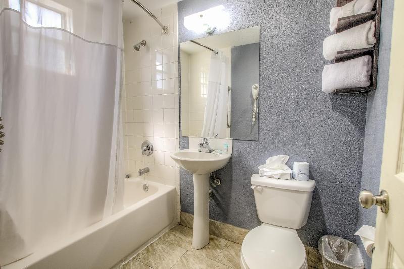 Double Room with Sea View image 4