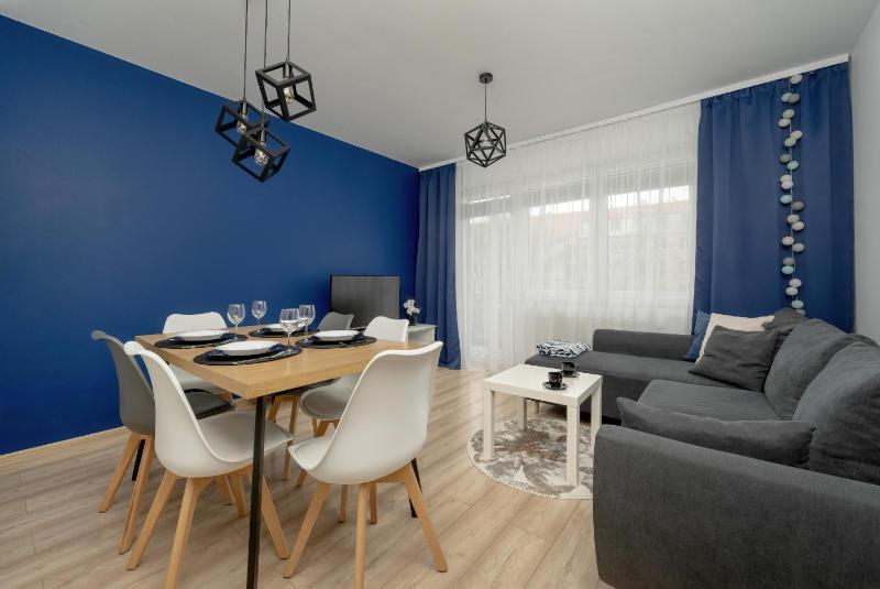 Klimasa White&Blue Apartment with Balcony in Wrocław by Noclegi Renters - image 15