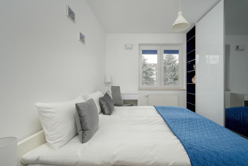 Klimasa White&Blue Apartment with Balcony in Wrocław by Noclegi Renters - image 20