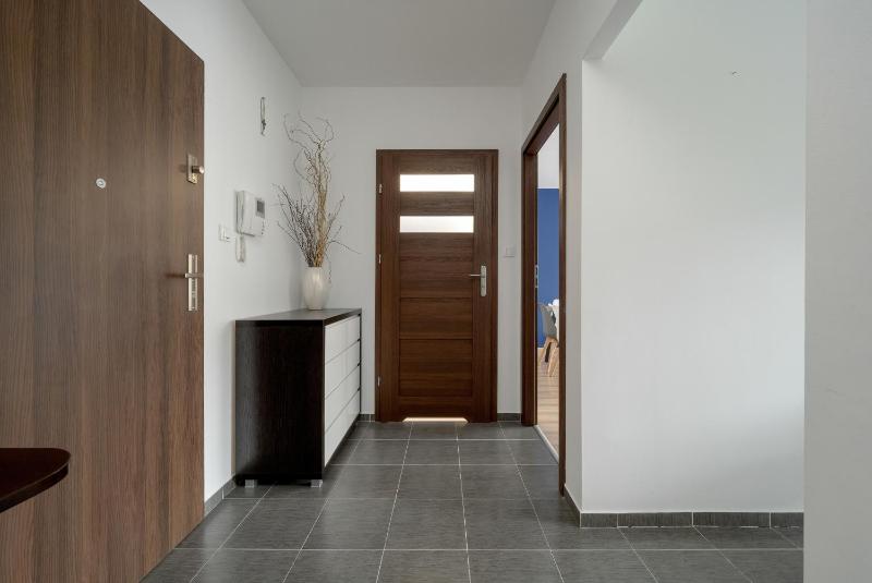 Klimasa White&Blue Apartment with Balcony in Wrocław by Noclegi Renters - image 4