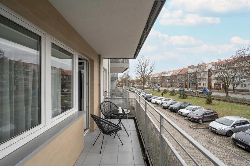 Klimasa White&Blue Apartment with Balcony in Wrocław by Noclegi Renters - image 19
