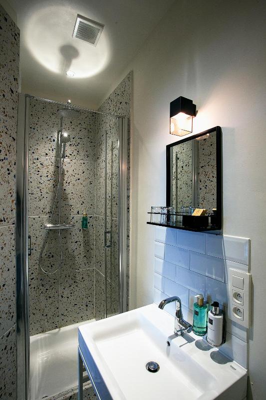 Small Single Room image 2