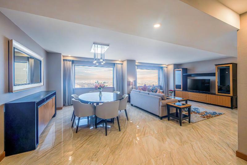 Deluxe Four Bedroom Family Apartment with Kitchen (10% discount on Spa treatments) image 2