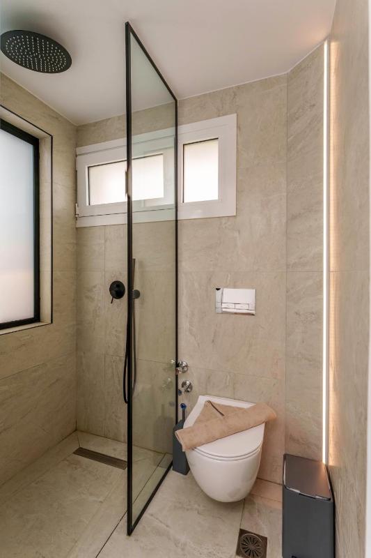 Deluxe Twin Room image 3
