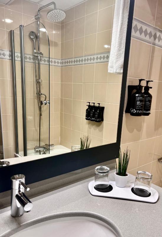 Standard Room image 3