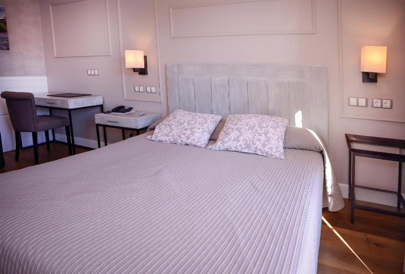 Double Room with Terrace image 2