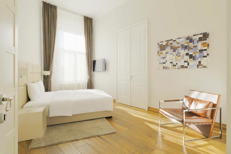 Lanterna Rooms City Center - image 13