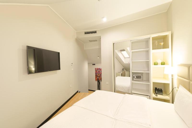 Lanterna Rooms City Center - image 16