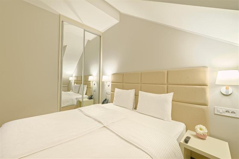 Lanterna Rooms City Center - image 6