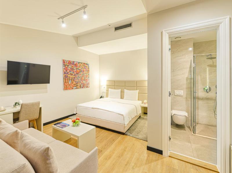 Lanterna Rooms City Center - image 14