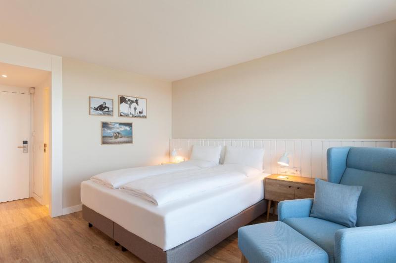 Superior Double Room with Balcony image 1