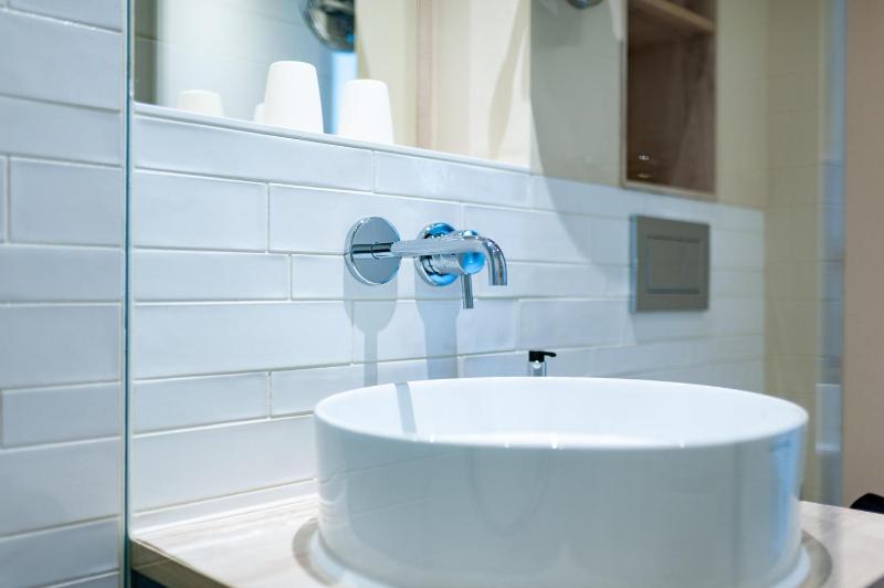 Superior Double Room with Balcony image 4