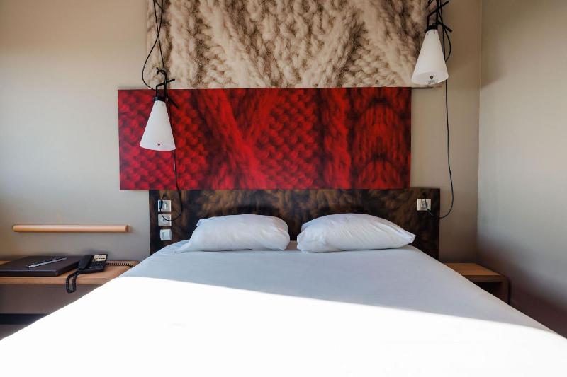 Standard Double Room image 2