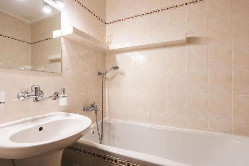 Quadruple Room with Bath image 4