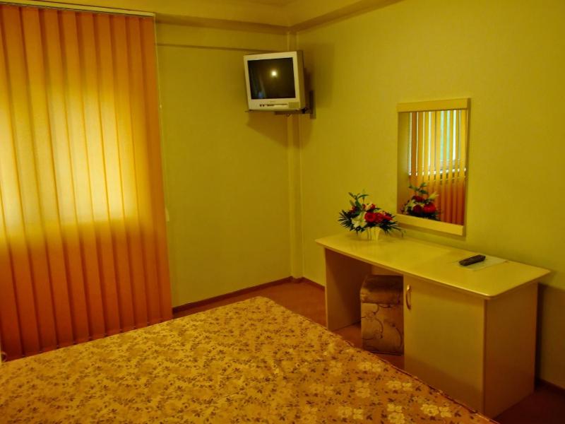 Double or Twin Room image 3