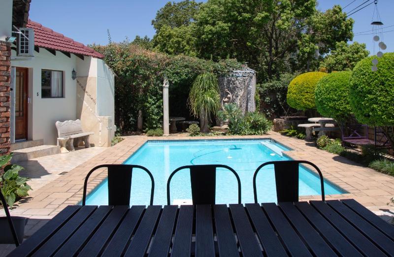 Xaviera Guest House - image 11