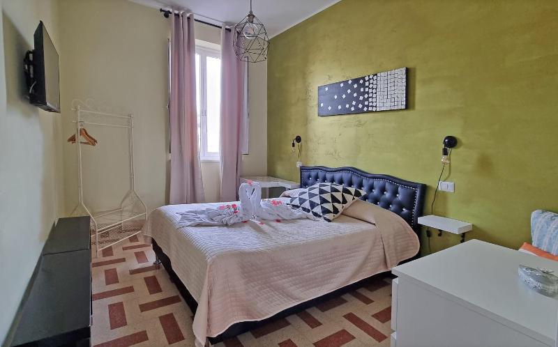 Double Room with Private External Bathroom image 1