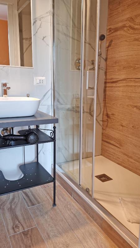 Double Room with Private Bathroom image 3