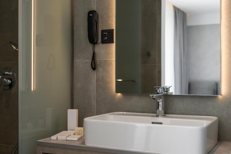 Superior Room with Sea View image 2