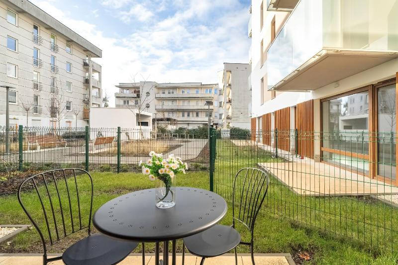 Pastel Blue Studio Grunwald with Garden & Parking Poznań by Noclegi Renters - image 17