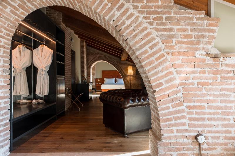 Pavillon Suite - image 7