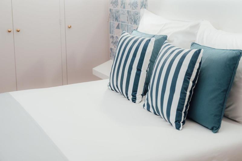 Small Single Room image 3