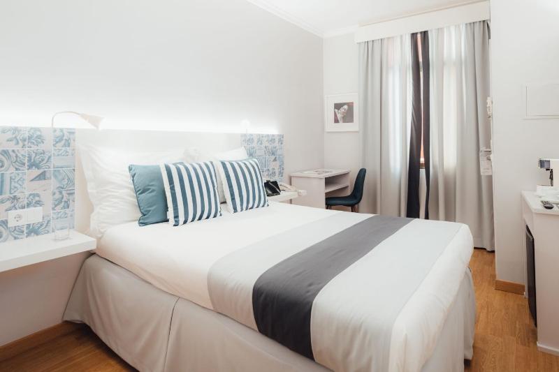 Small Single Room image 2