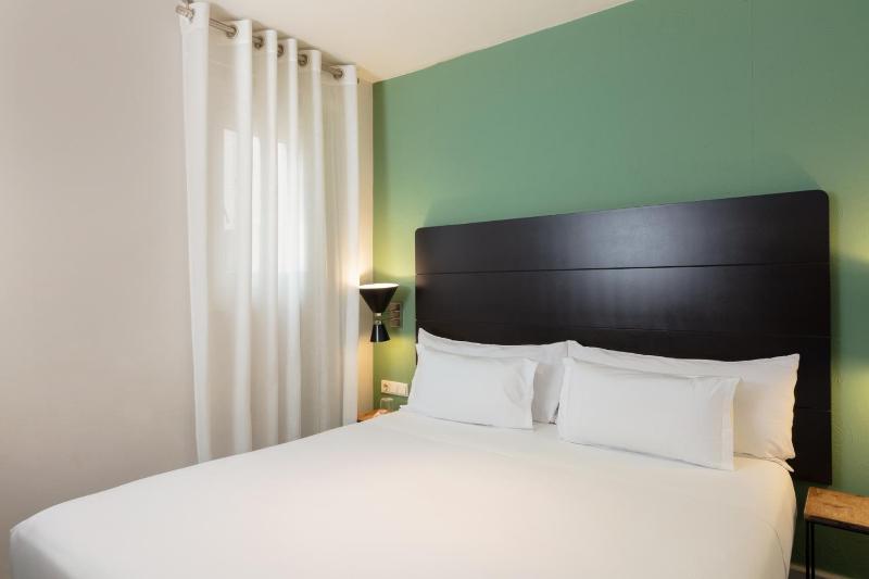 Economy Double Room image 3