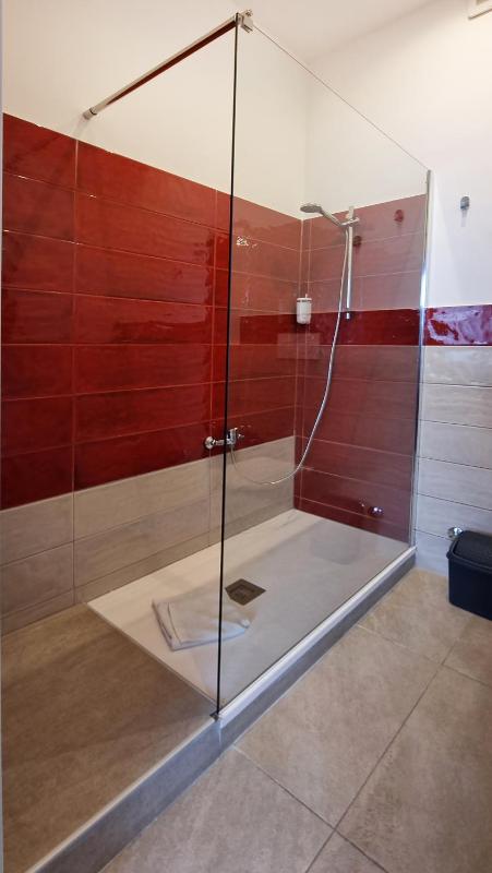 Small Double Room image 3