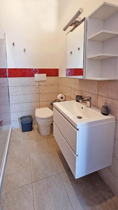 Small Double Room image 4