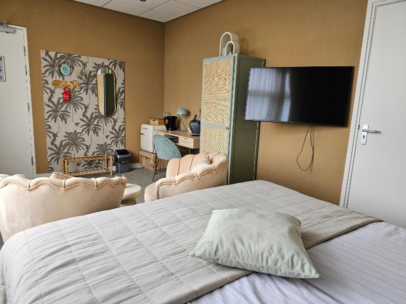 Deluxe Twin Room at The City Side with Elevator Access image 4