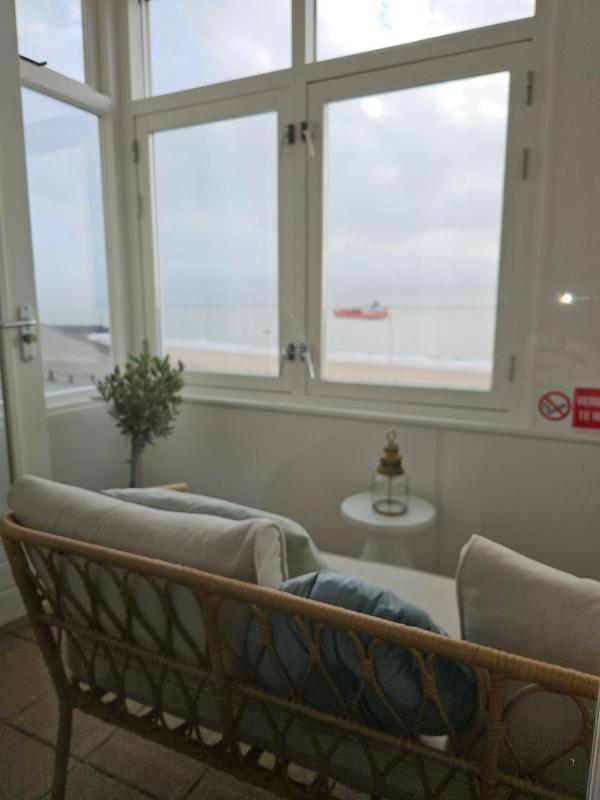 Deluxe Sea Side Loggia and Elevator Access Twin Room image 3