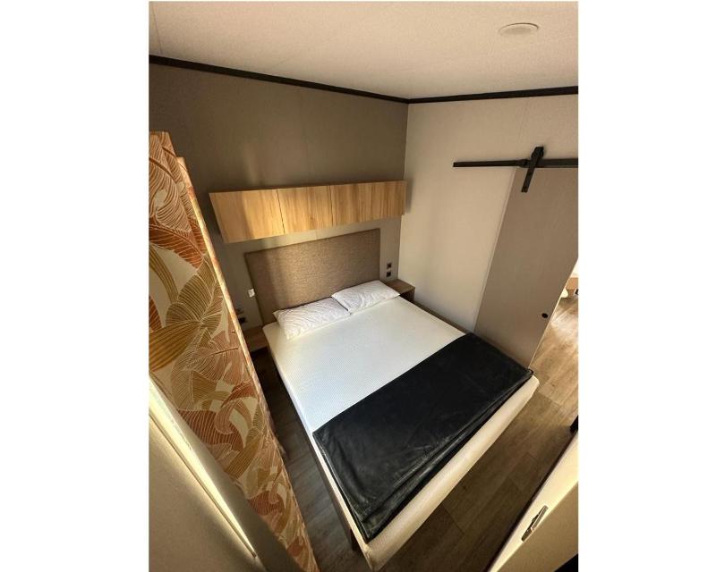 Deluxe Two-Bedroom image 1