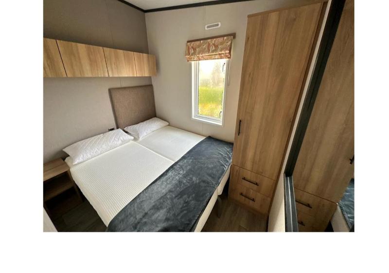 Deluxe Two-Bedroom image 2