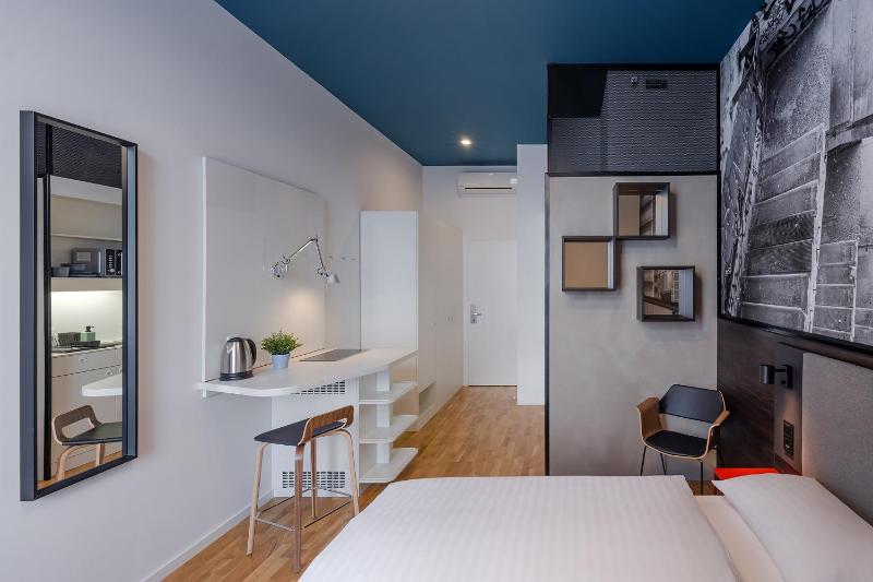 Superior Queen Room image 1