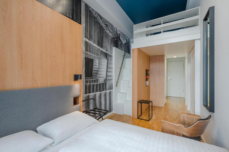 Double Room with Extra Bed image 4