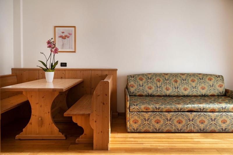 Family Room image 3