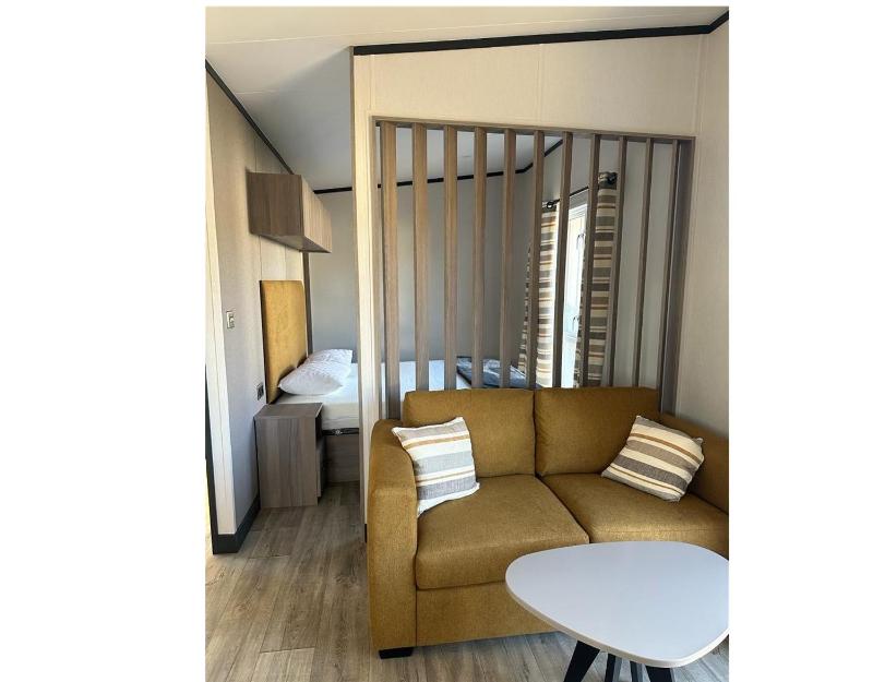 Premier Suite One bedroom image 4
