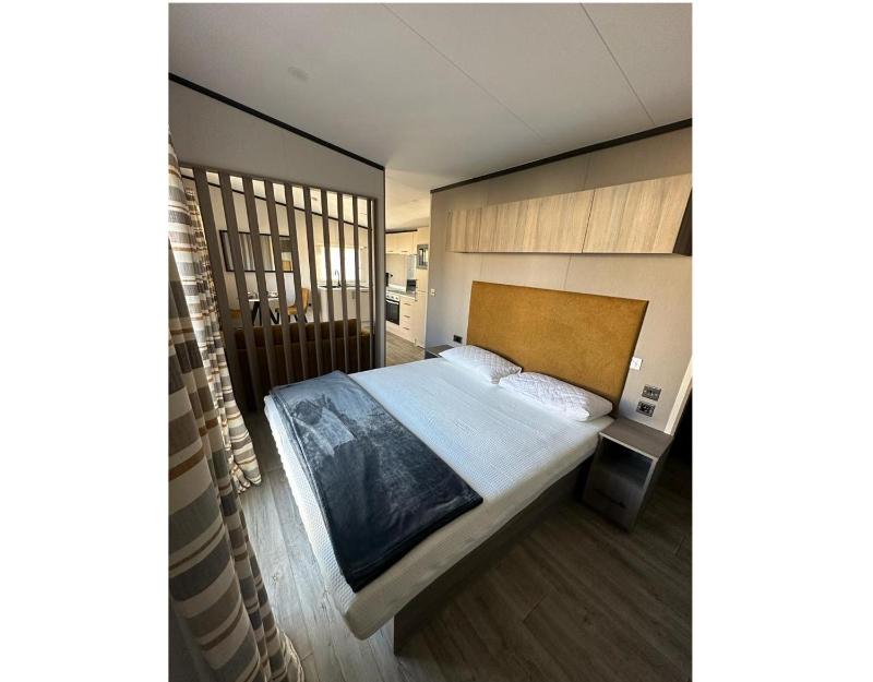 Premier Suite One bedroom image 2