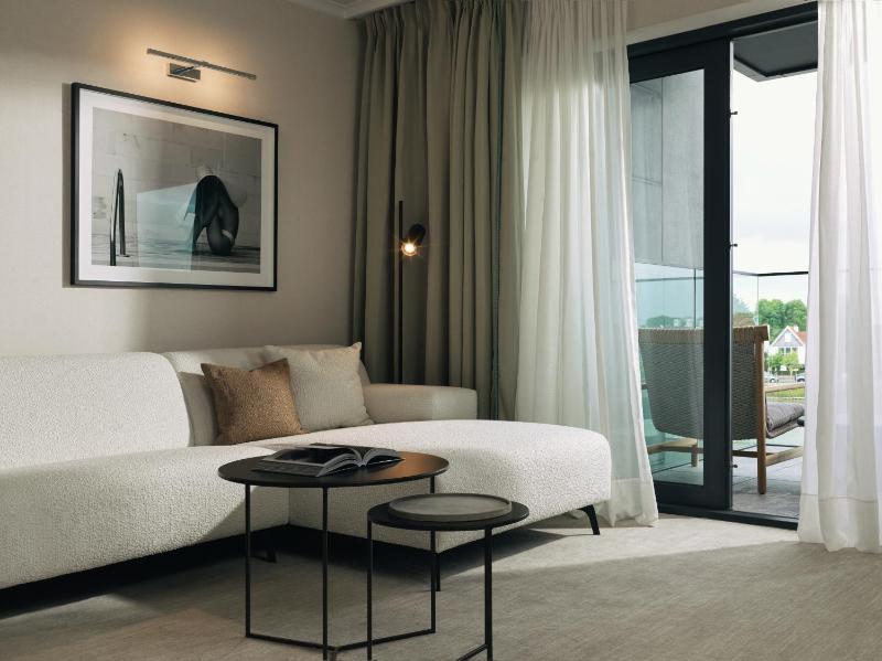Deluxe Room with Casino View image 4