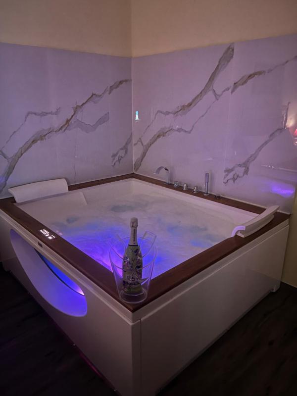 Duca di Uzeda Bed and Breakfast - image 5