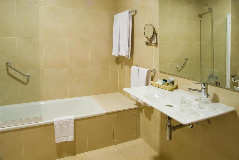 Double Room with Extra Bed image 3