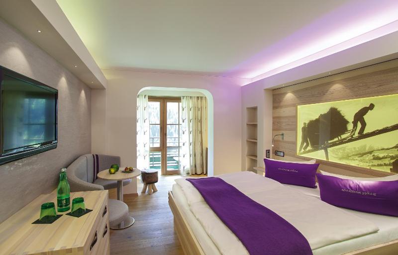 Double Room with Mountain View image 3
