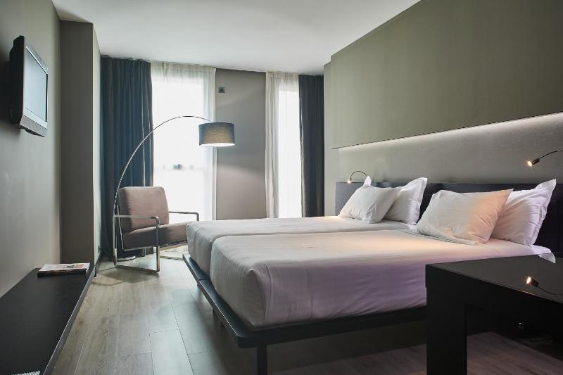 Superior Twin Room image 1