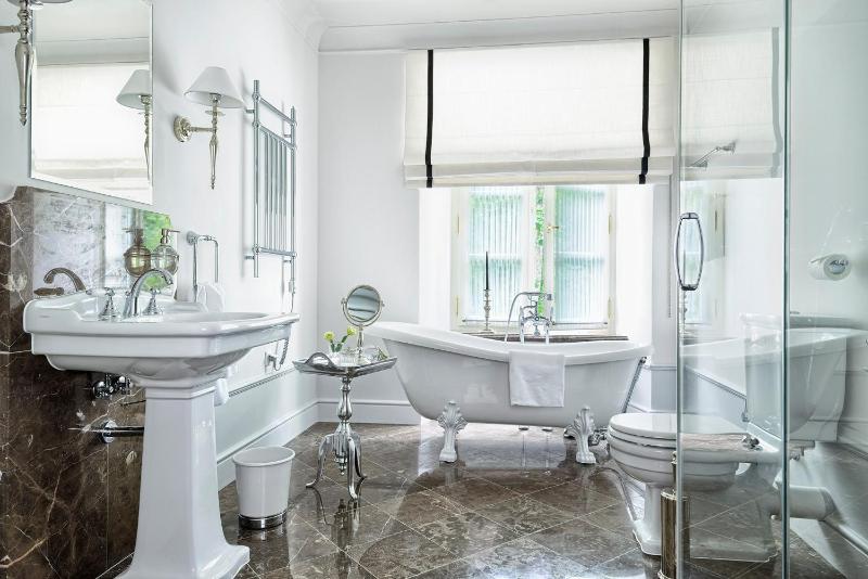 Superior Double Room with Bath image 3