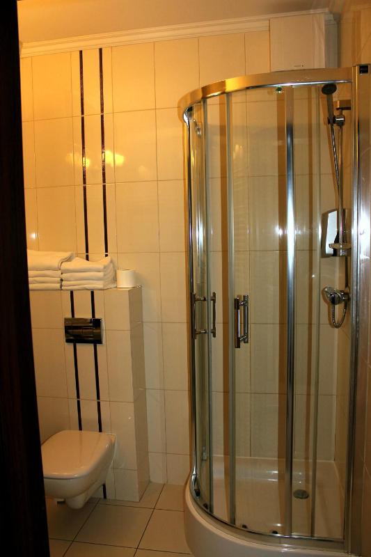 Quadruple Room image 2